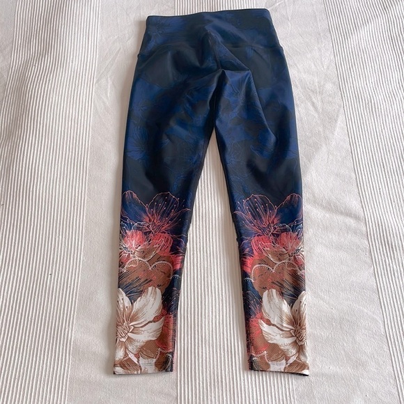Owfit Floral Print Leggings Size Medium - Picture 2 of 8
